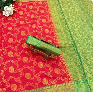 New Elegant Red &amp; Green Saree With Blouse Piece