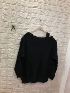 Chic Black Off-Shoulder Sweater🕸️🕷️🎗️