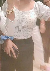 SALE🔥🥳Cutest Floral Print Crop Top🤍🩵