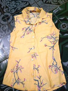 Sleevless Shirt