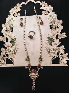 Jewellery Set: Necklace, Earrings, Ring