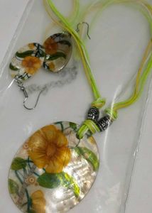 149/-Glossy Floral Necklace With Pair Of Earring