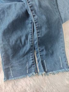 RIPPED BLUE COLOUR JEANS FOR WOMEN