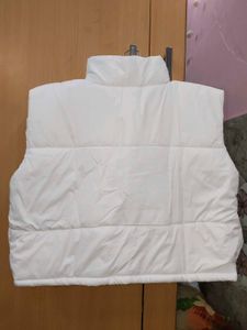 Trendy White Puffer Vest (AR)