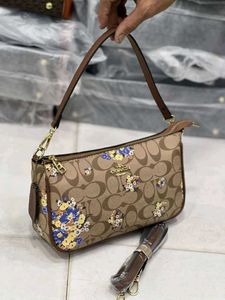 COACH NEW MODEL ZIPPER SLING WITHOUT BOX
