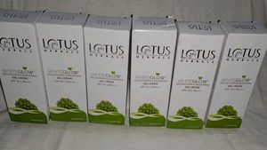 Lotus herbal White Glow Day Cream