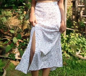Floral Slit Cut Skirt 🦢