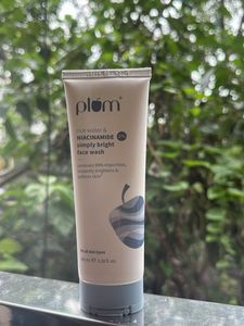 PLUM RICE WATER &amp; NIACINAMIDE BRIGHT FACE WASH