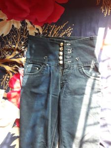 Its A High Waist Jeans With 5 Buttons