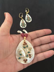 Mother of pearl pendant Necklace set