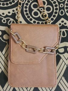 Chain Detail Crossbody Phone Bag