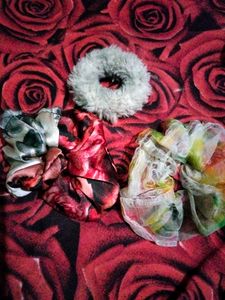 2 Scrunchies