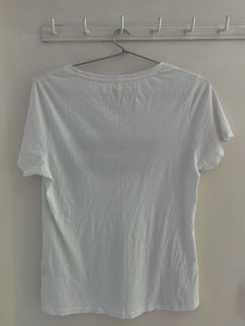Levi&#39;s White Graphic Tee