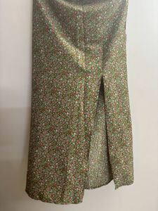 Straight Midi skirt With Slit And Zip