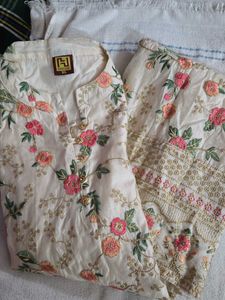 Elegant Floral Embroidered Kurta