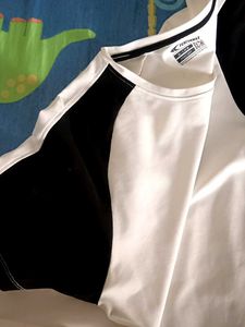 Sport T-shirt - Black and White
