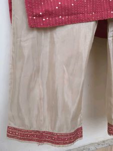 Elegant Pink &amp; Gold Embroidered Salwar Kameez