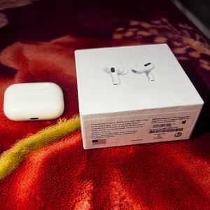 Apple AirPods Pro Wireless Buds