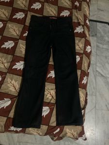 Levis Pure Black Straight Fit Jean