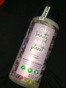 Love Beauty And Planet Lavender Shampoo (400ml).                                                                   Original Sealed Packed Not First Copy❌.                      Only For  Cash💰💵