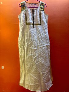 White Embroidered Sleeveless Kurti