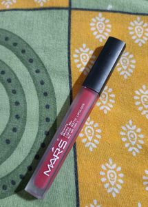 combo pack of lipstick, lip liner , lipgloss, liqu