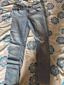 Levi's Ripped Skinny Jeans