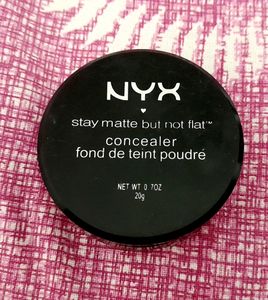 NYX STAY MATTE CONCEALER