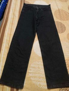 Women Black Straight Fit Jeans