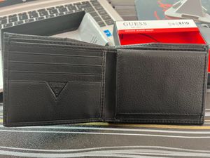 Guess Black Leather Men&#39;s Wallet (31GU22X003)