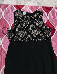 Black Sleeveless Gown