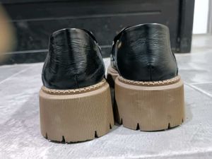 Charm Ninety-Nine Chain Loafers