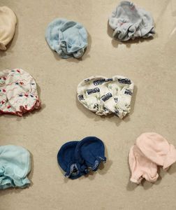 New Born Mittens &amp; Caps - Set Of 9 each +2 HM Cap