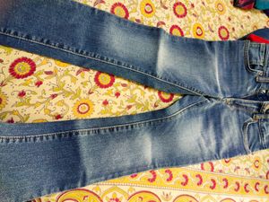 2 Pair Of Denim &amp; 2 Tshirts For Boys Age 5-6