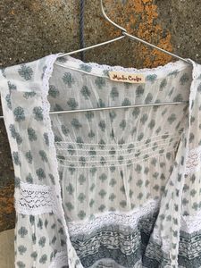 White Sleeveless Shrug
