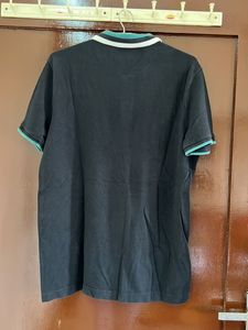 Black Hollister Tshirt