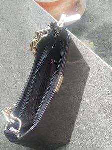 Chic Handbag with Chain