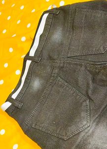 Black Capri Jeans with Ribbon