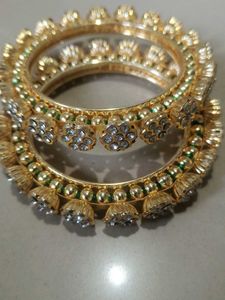 Elegant Gold-tone Bangle Set