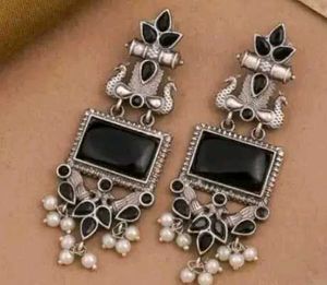 Elegant Black Earrings