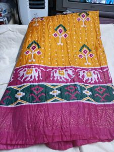 Used joint Bandhani Saree - Vibrant Ethnic Fashion