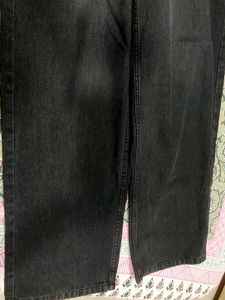 Men lightly washed baggy fit jeans