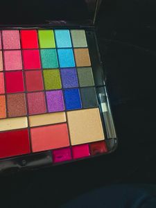 LAKYOU BEAUTY Professional Makeup Palette