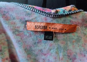 Cute Floral Print Cap Sleeve Top( BERSHKA)XS