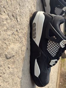 Air Jordan 4 Retro - Classic Style