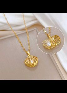 Gold Shell Pearl Necklace (New Design)