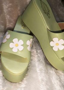 New Shoetopia Floral Green Wedges/ 👠 Heels