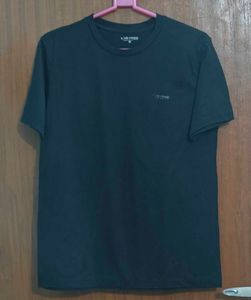 Black Tshirt: Live Free