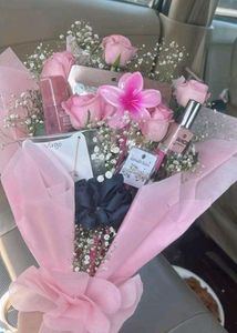 Cute accesories nd chocolate bouquet - Customized
