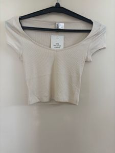 H&amp;M RIBBED SWEETHEART-NECK T-SHIRT